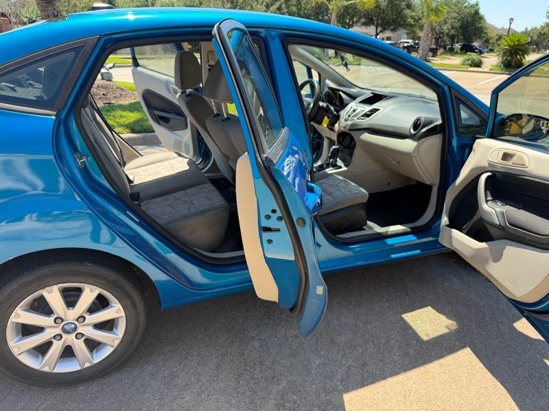 Ford Fiesta SE Sedan 2013