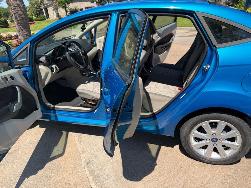 Ford Fiesta SE Sedan 2013
