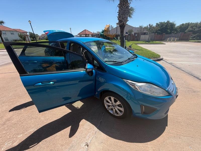 Ford Fiesta SE Sedan 2013