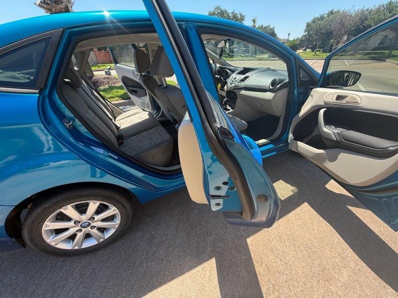 Ford Fiesta SE Sedan 2013