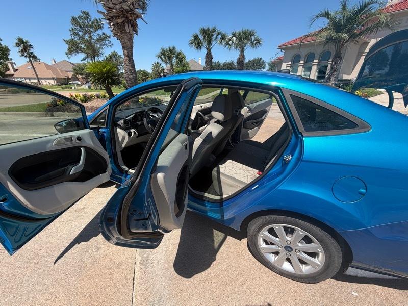 Ford Fiesta SE Sedan 2013