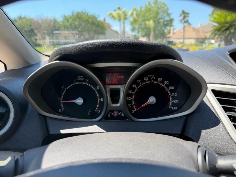 Ford Fiesta SE Sedan 2013