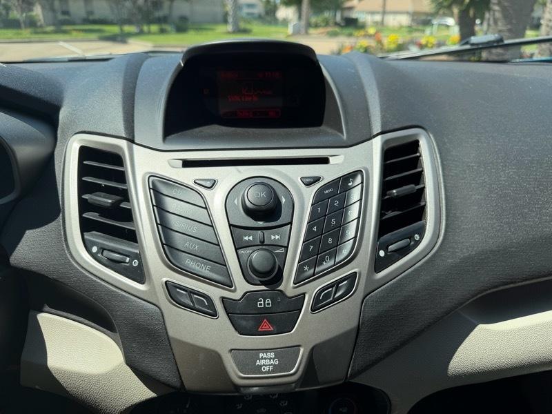 Ford Fiesta SE Sedan 2013