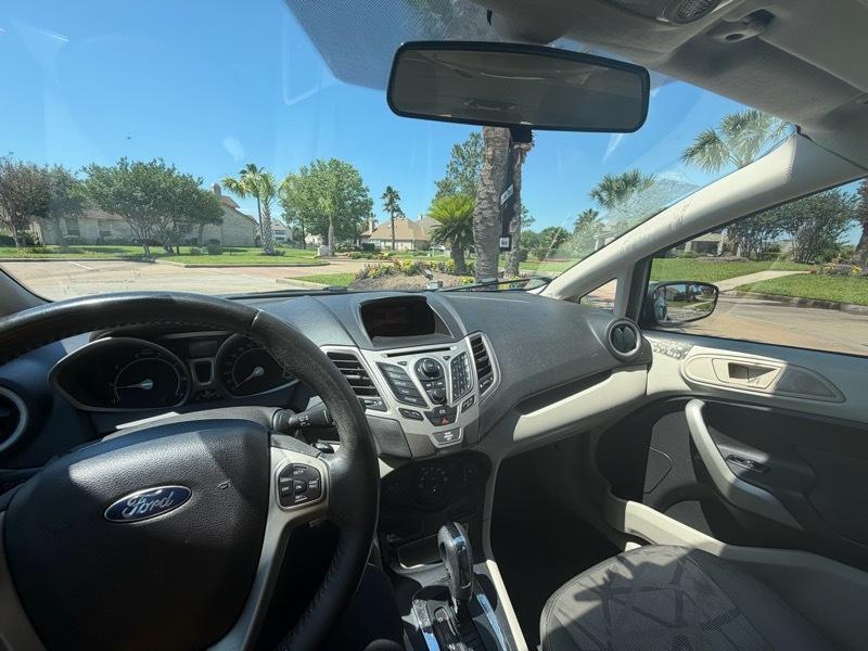 Ford Fiesta SE Sedan 2013