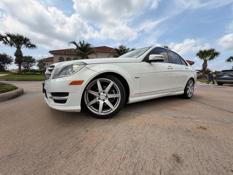 Mercedes-Benz C-Class C250 Luxury Sedan 2012