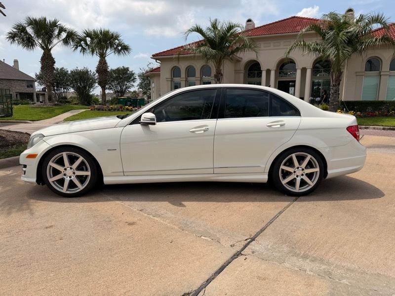 Mercedes-Benz C-Class C250 Luxury Sedan 2012