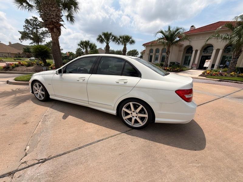 Mercedes-Benz C-Class C250 Luxury Sedan 2012