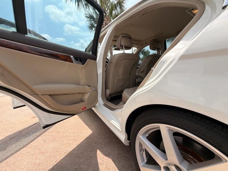 Mercedes-Benz C-Class C250 Luxury Sedan 2012