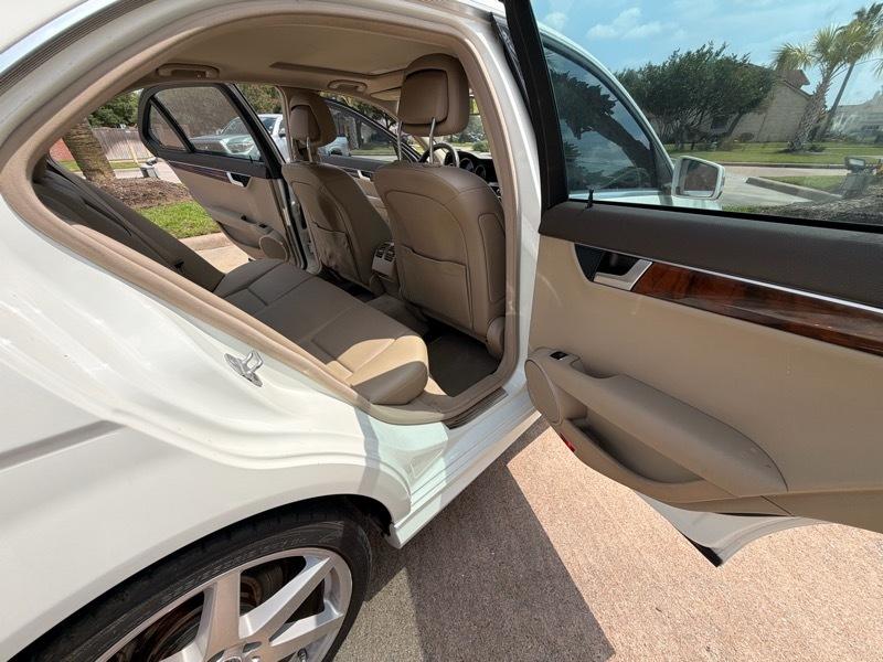 Mercedes-Benz C-Class C250 Luxury Sedan 2012