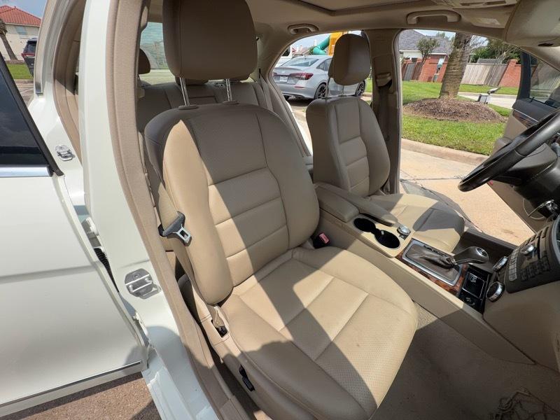 Mercedes-Benz C-Class C250 Luxury Sedan 2012
