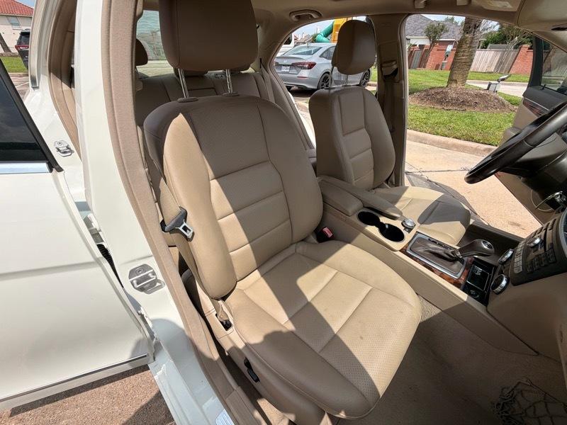 Mercedes-Benz C-Class C250 Luxury Sedan 2012
