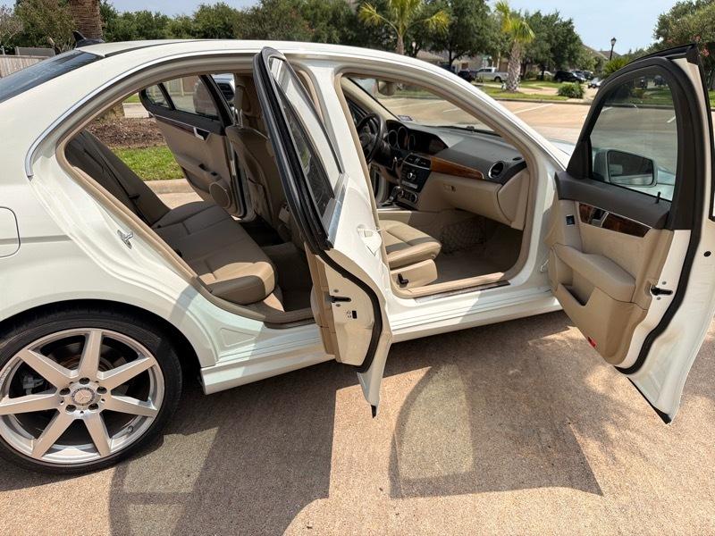 Mercedes-Benz C-Class C250 Luxury Sedan 2012