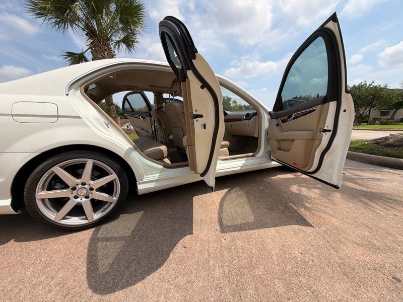 Mercedes-Benz C-Class C250 Luxury Sedan 2012