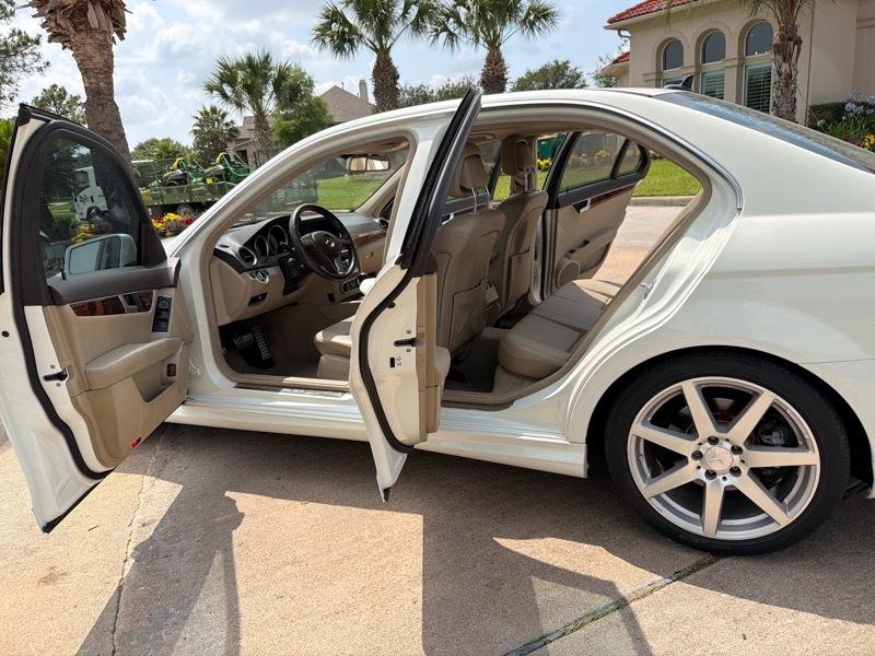 Mercedes-Benz C-Class C250 Luxury Sedan 2012