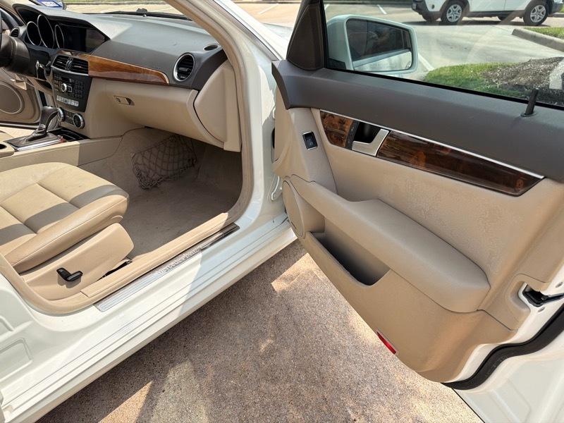 Mercedes-Benz C-Class C250 Luxury Sedan 2012