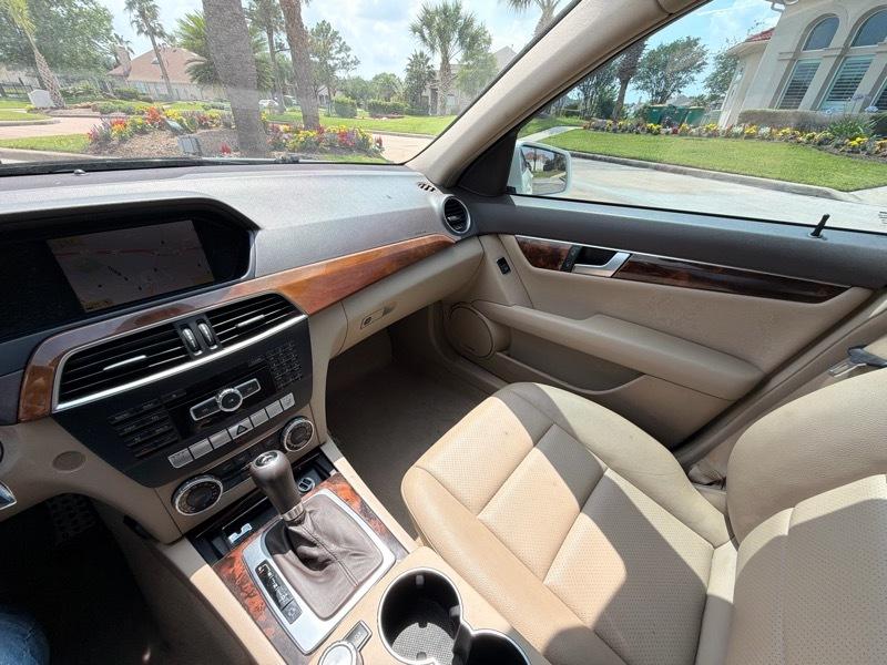 Mercedes-Benz C-Class C250 Luxury Sedan 2012
