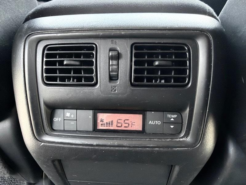 Nissan Pathfinder SV 2WD 2015