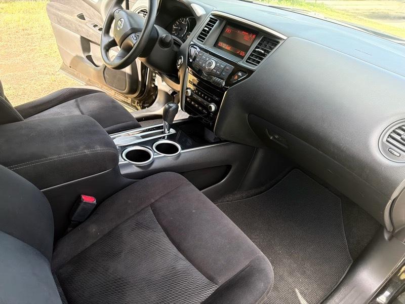 Nissan Pathfinder SV 2WD 2015