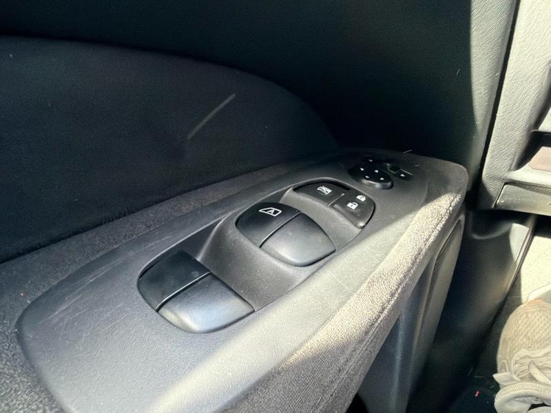Nissan Pathfinder SV 2WD 2015