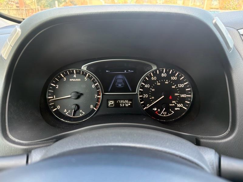 Nissan Pathfinder SV 2WD 2015