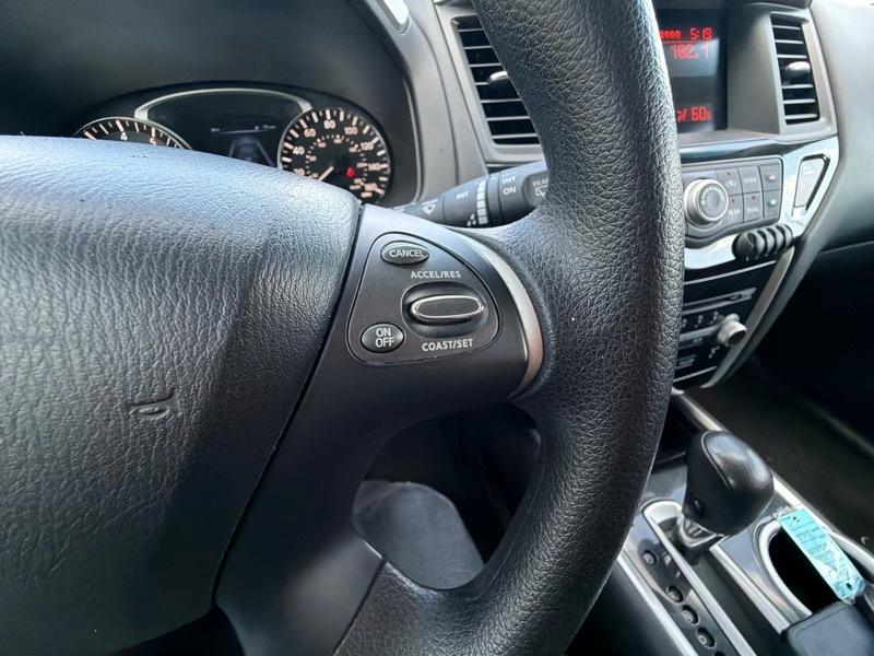 Nissan Pathfinder SV 2WD 2015