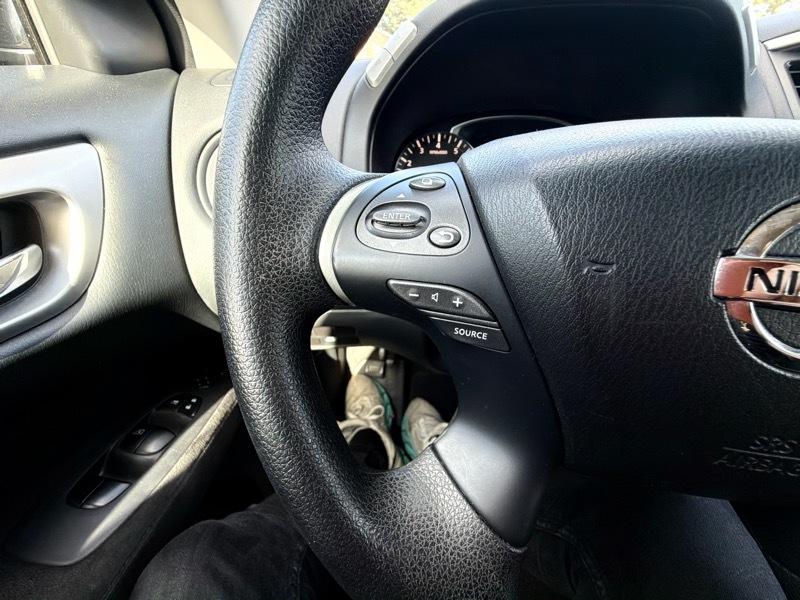 Nissan Pathfinder SV 2WD 2015