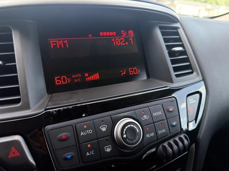 Nissan Pathfinder SV 2WD 2015