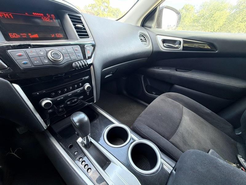 Nissan Pathfinder SV 2WD 2015