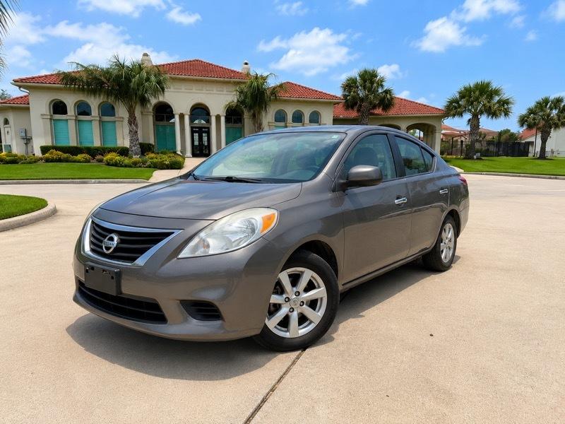 Nissan Versa 1.6 S Plus 2014