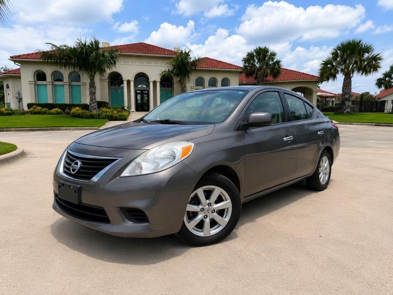 Nissan Versa 1.6 S Plus 2014