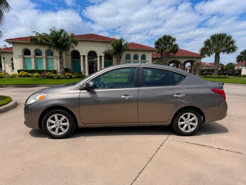 Nissan Versa 1.6 S Plus 2014