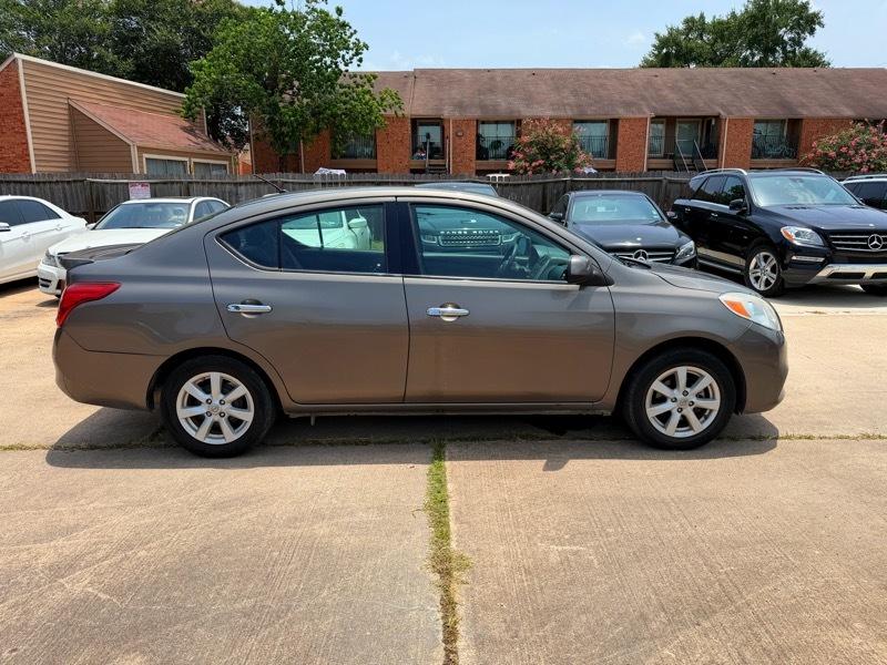 Nissan Versa 1.6 S Plus 2014