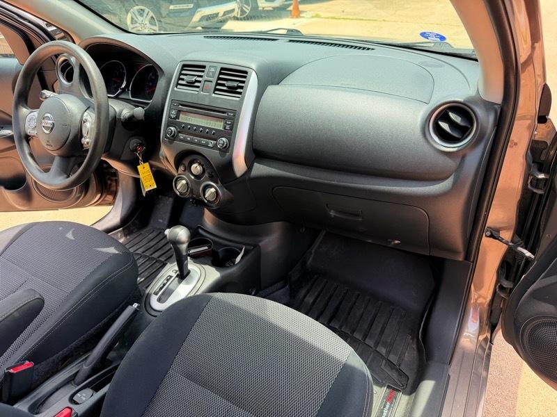 Nissan Versa 1.6 S Plus 2014