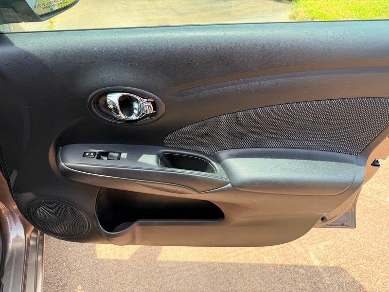 Nissan Versa 1.6 S Plus 2014