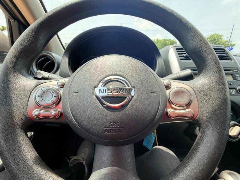 Nissan Versa 1.6 S Plus 2014