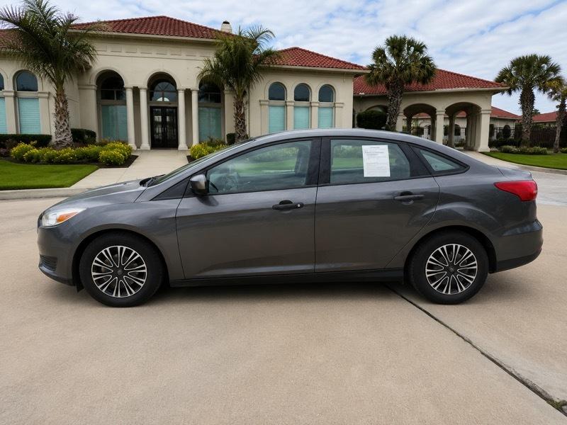 Ford Focus S Sedan 2018