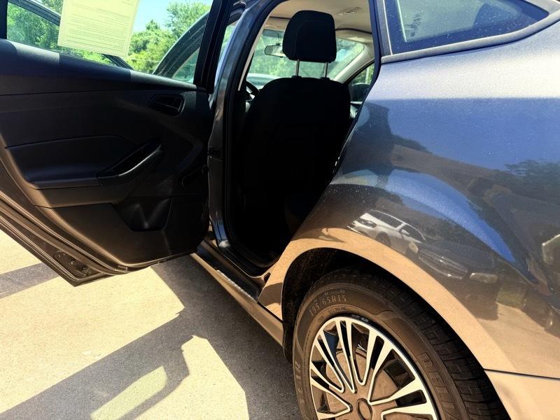 Ford Focus S Sedan 2018