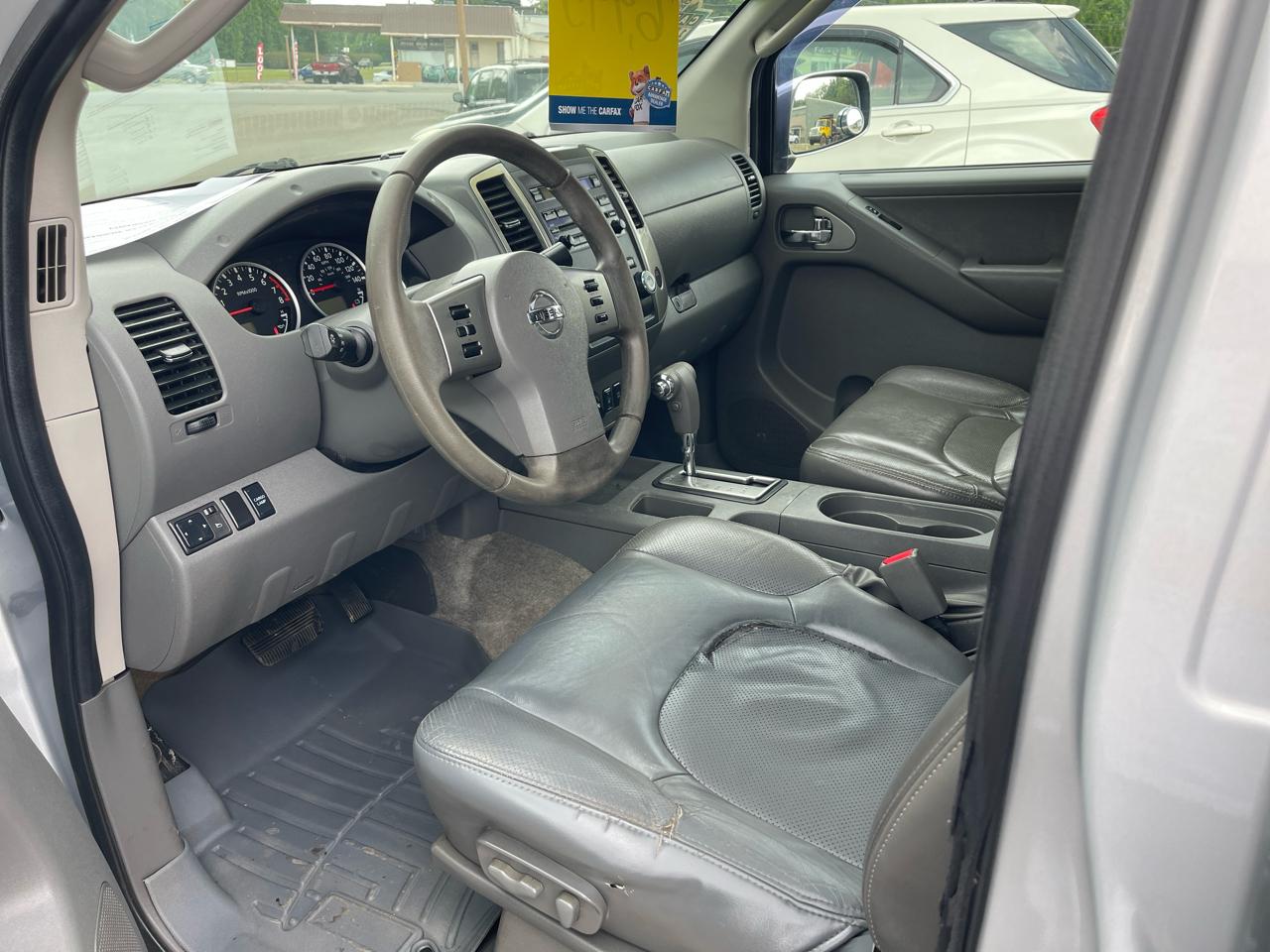 Nissan Frontier Crew Cab 4x4 SL 2011