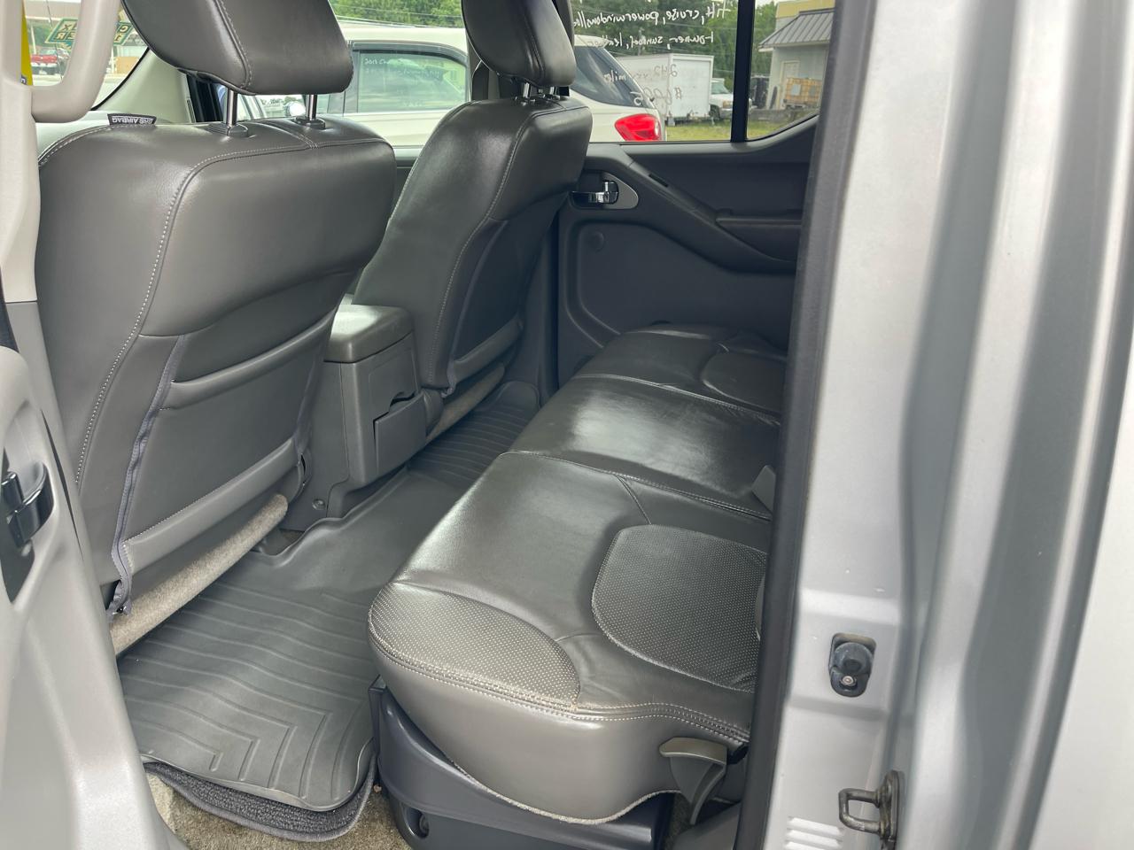 Nissan Frontier Crew Cab 4x4 SL 2011