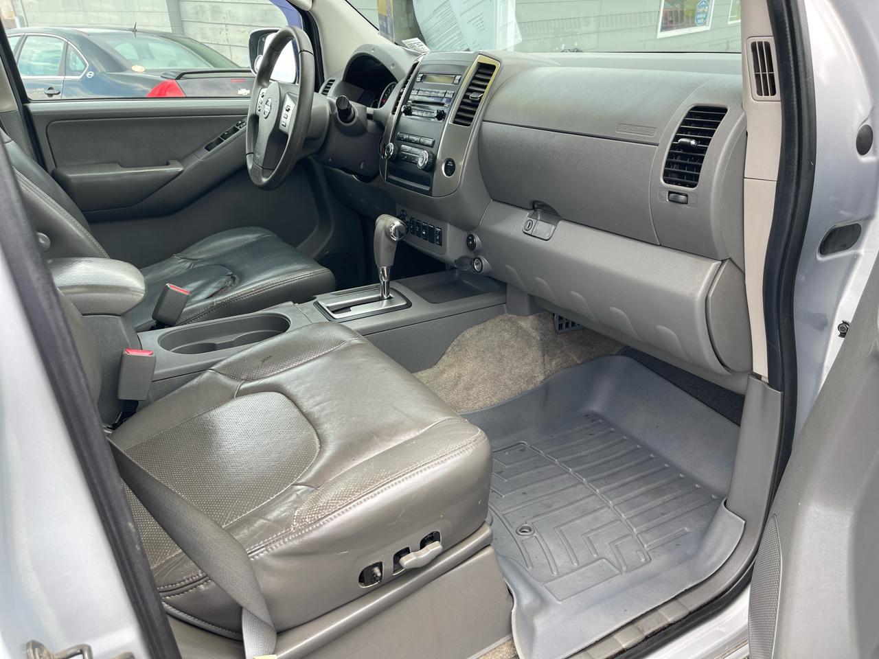 Nissan Frontier Crew Cab 4x4 SL 2011