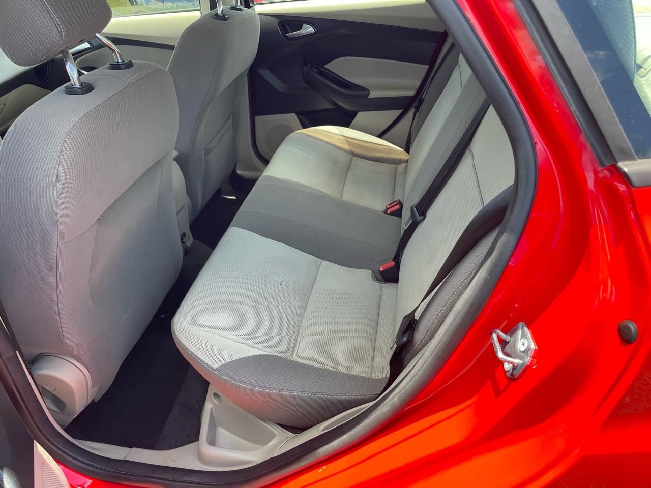 Ford Focus SE Sedan 2012