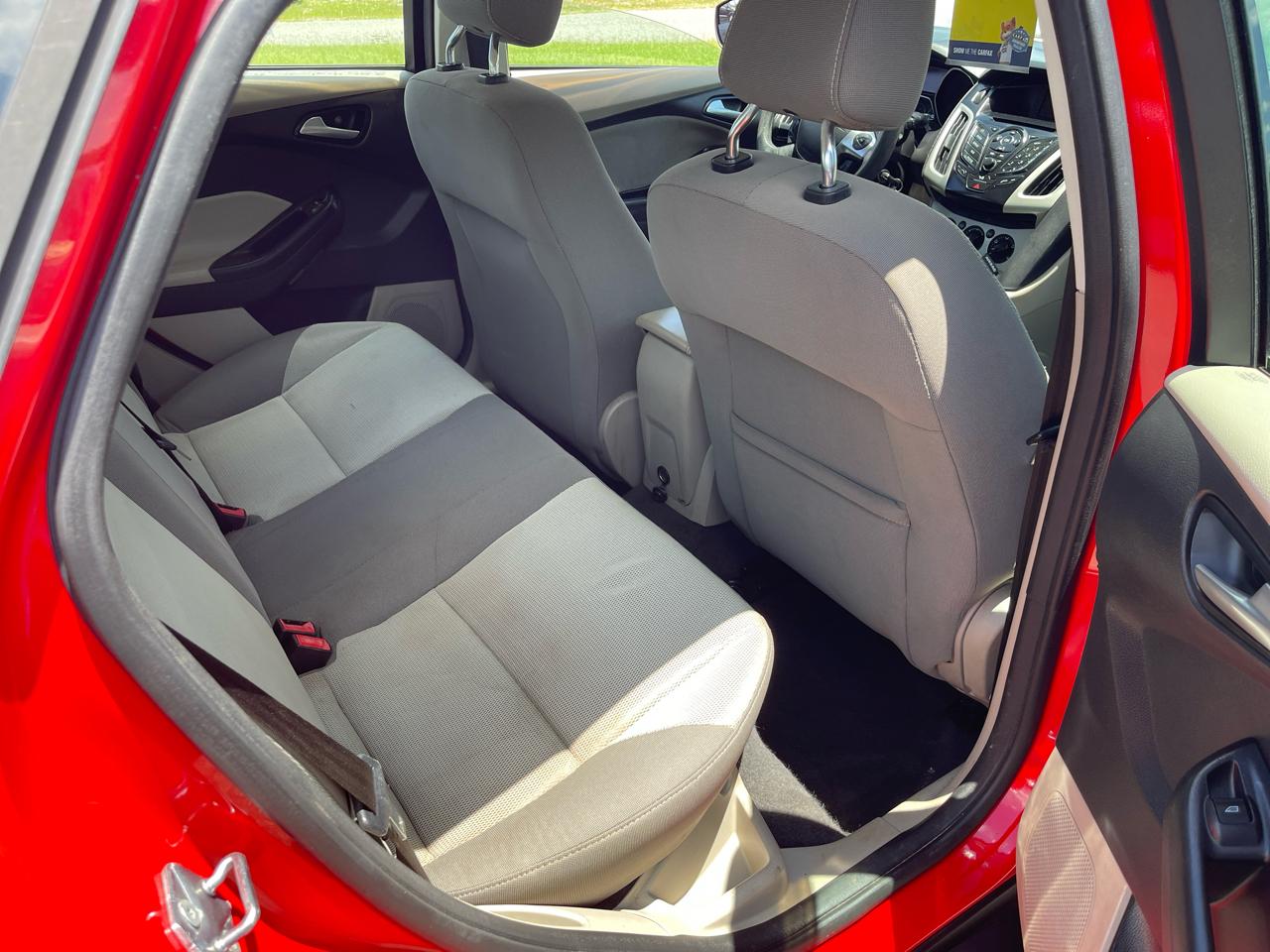 Ford Focus SE Sedan 2012