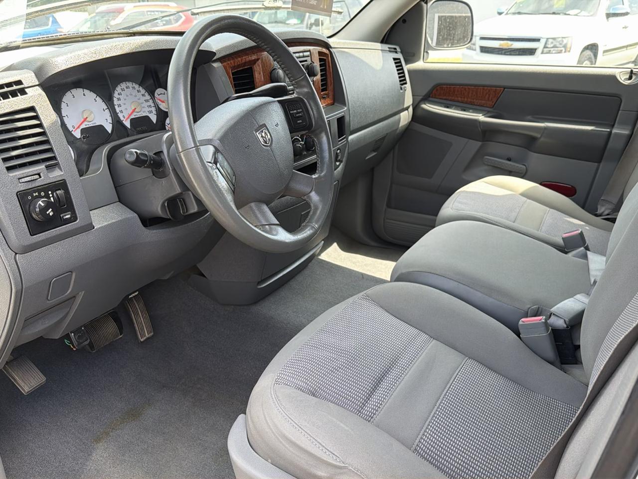 Dodge Ram 1500 SLT Crew Cab 4WD 2006