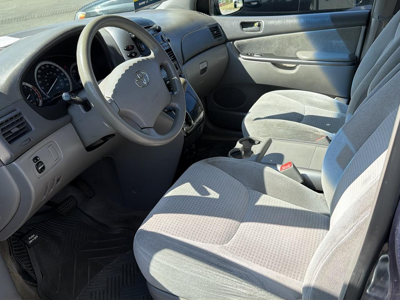 Toyota Sienna LE 7-Passenger 2006