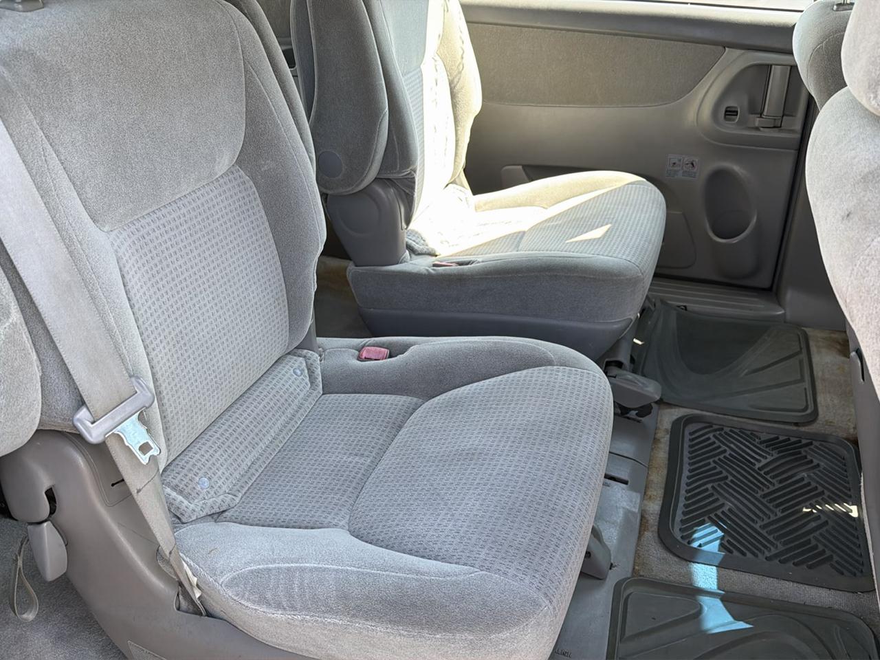 Toyota Sienna LE 7-Passenger 2006