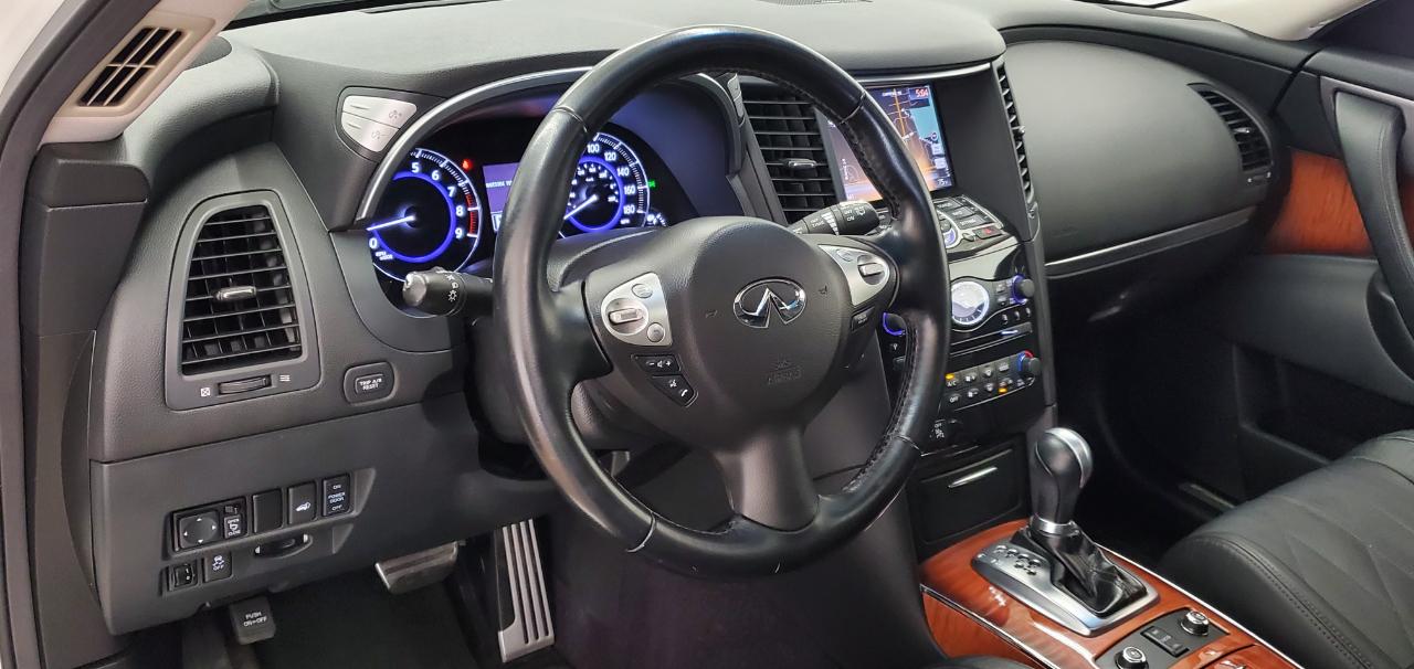 Infiniti QX70  2014