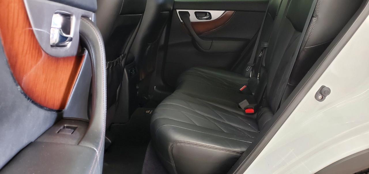 Infiniti QX70  2014