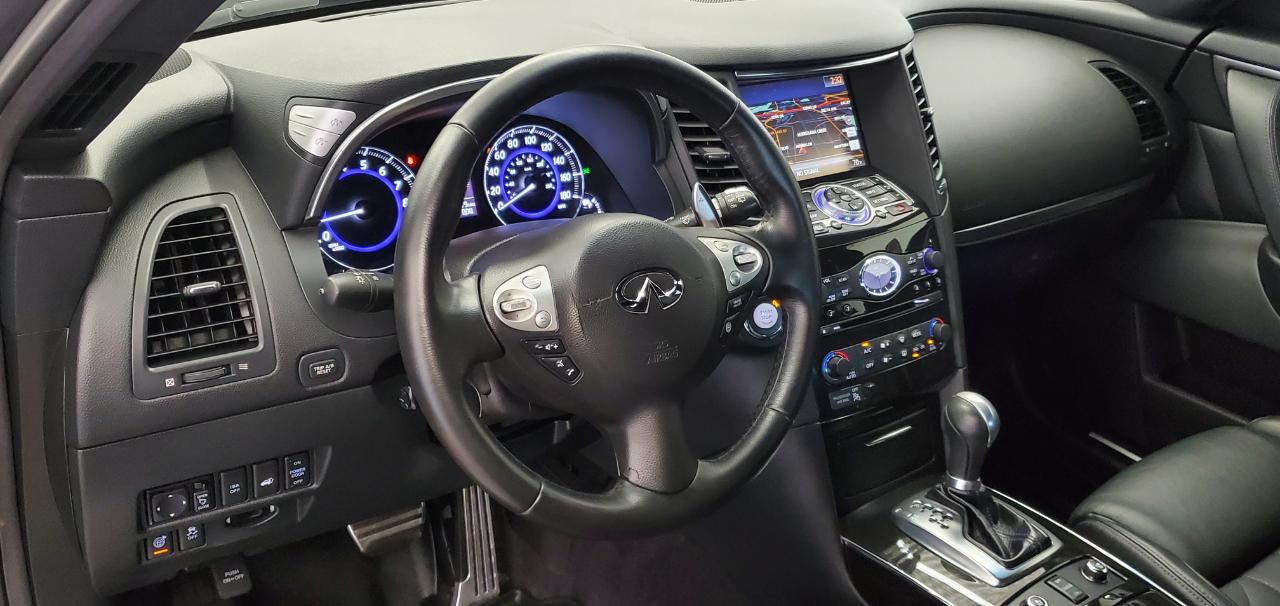 Infiniti QX70  2015