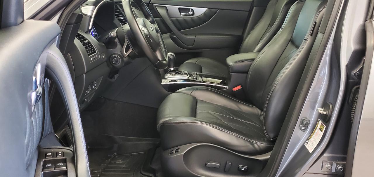 Infiniti QX70  2015