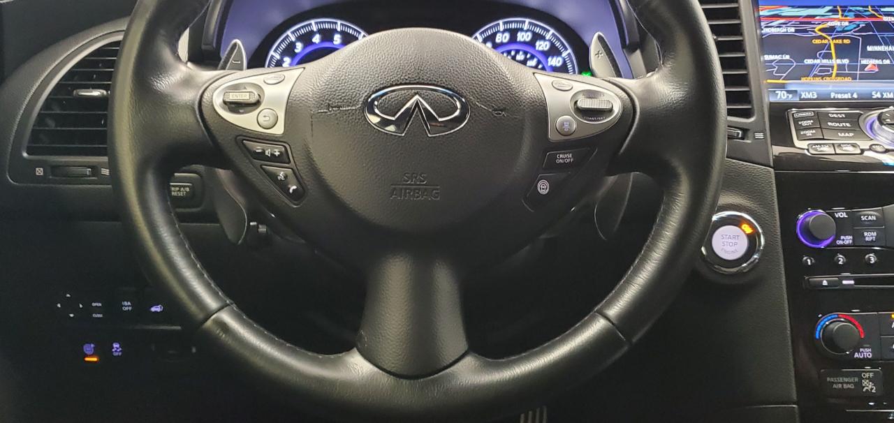 Infiniti QX70  2015